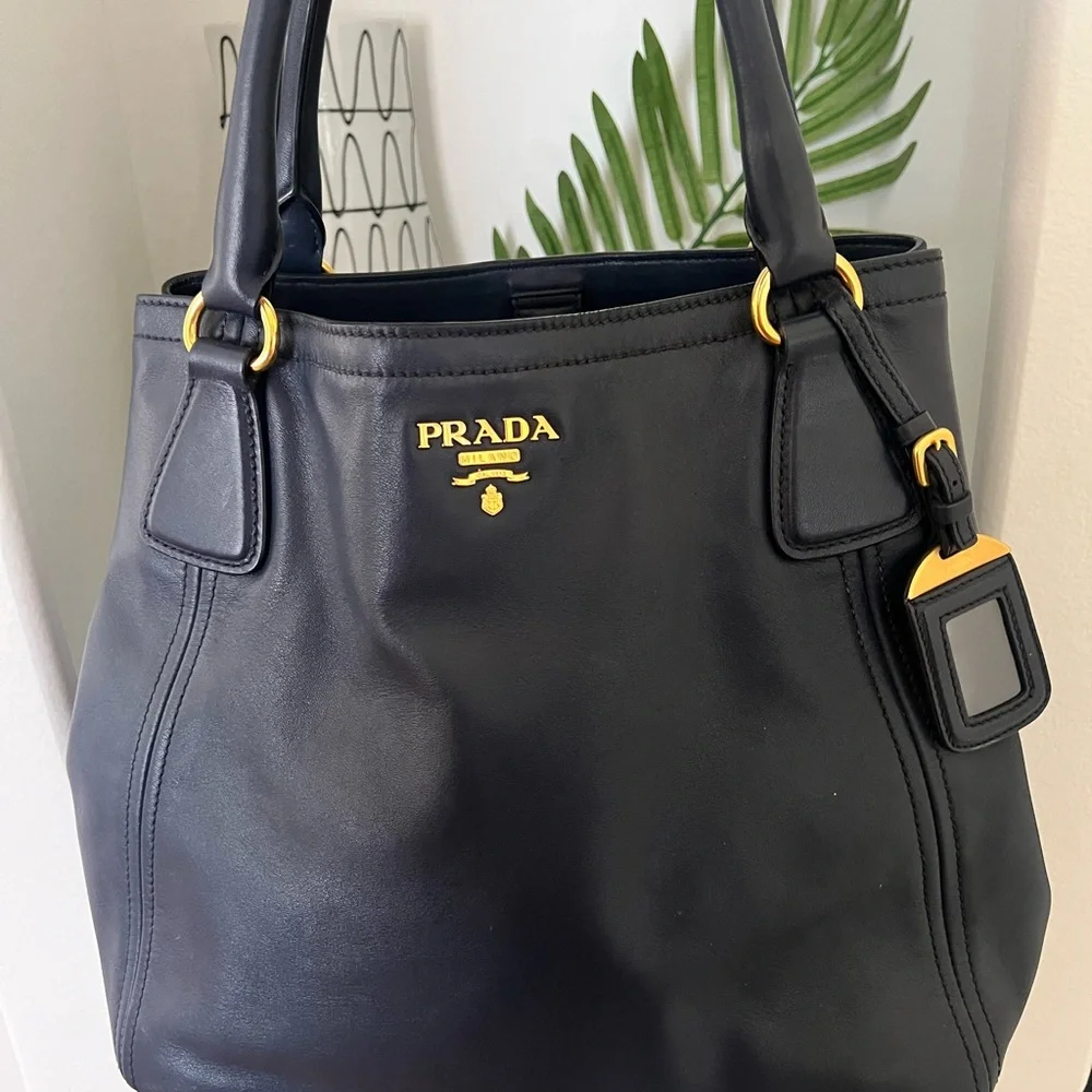 Prada - Picture 4 of 4